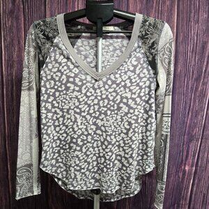 We The Free Mixed Print Long Sleeve V Neck Top Size Small